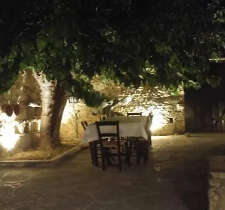 Konukevi Amarakos λειτουργεί υπό νέα διεύθυνση 3*